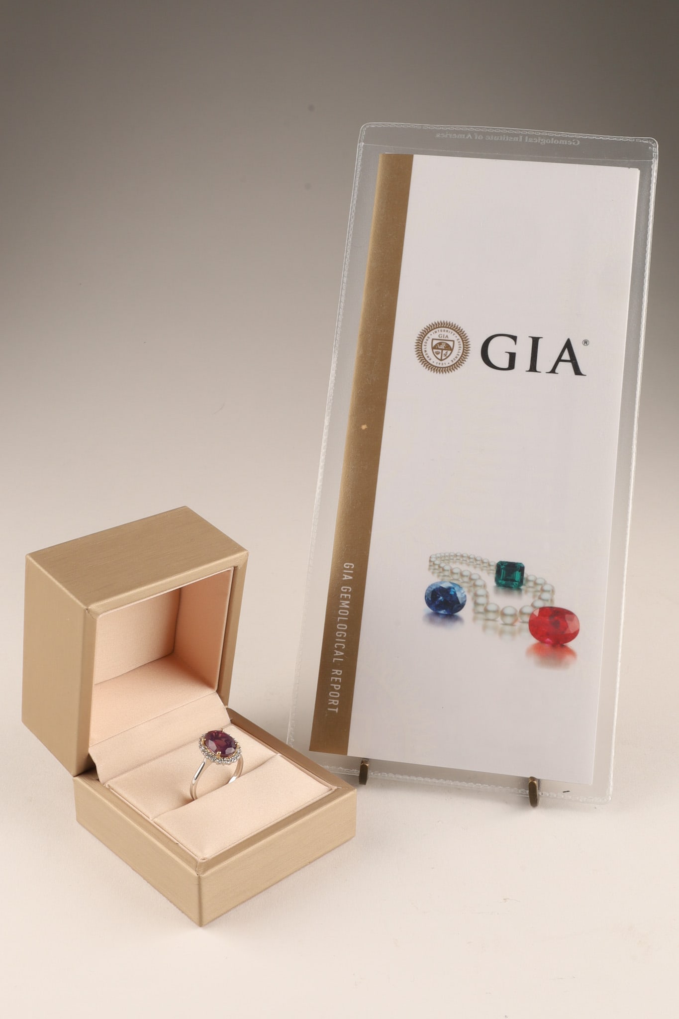 Important 4.54ct Kashmir Unheated Sapphire Diamond 18K Ring GIA certified: 18K white gold ring with yellow gold prongs set with an exceptional 4.54 carat oval purple-pink sapphire surrounded by a diamond halo. Accompanied by GIA Sapphire Origin Report identifying the stone a