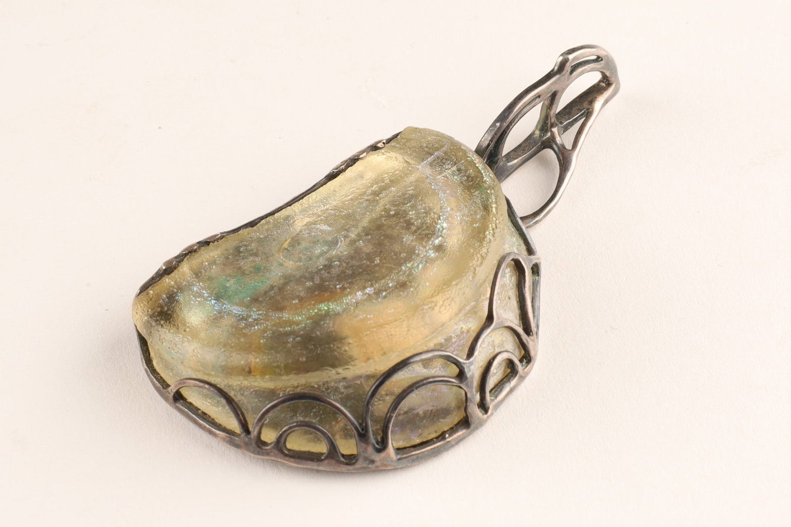 Uri Ramot Modernist Silver / Ancient Roman Glass Pendant (1 of 7)