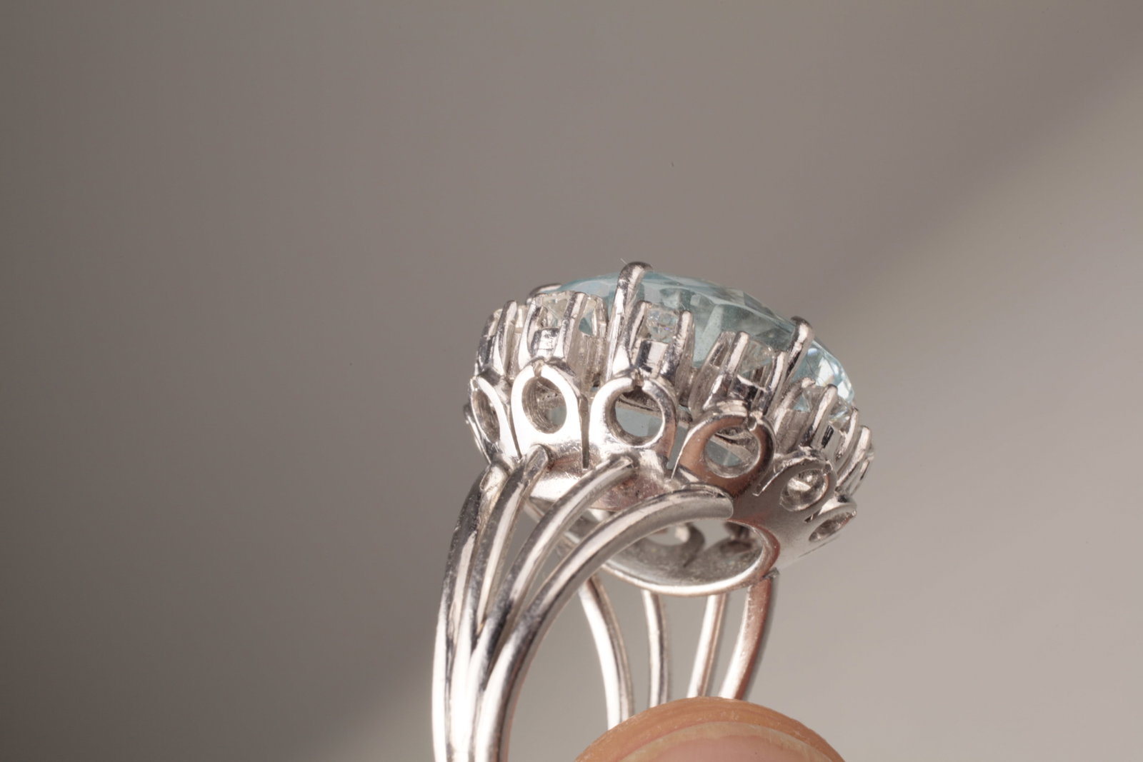 Mid-Century 18K White Gold Aquamarine & Diamond Cocktail Ring, c. 1950–60s - 10