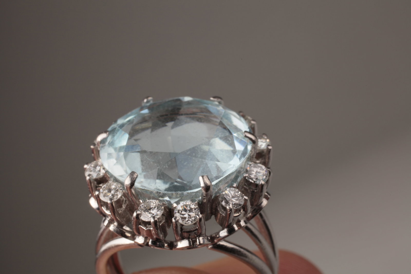 Mid-Century 18K White Gold Aquamarine & Diamond Cocktail Ring, c. 1950–60s - 7