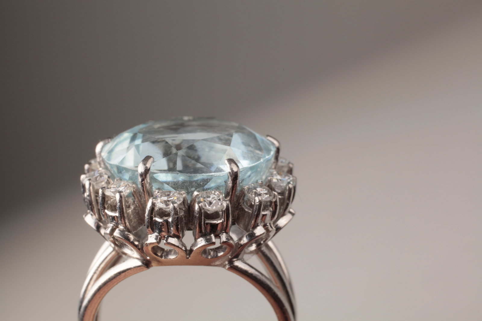 Mid-Century 18K White Gold Aquamarine & Diamond Cocktail Ring, c. 1950–60s - 8