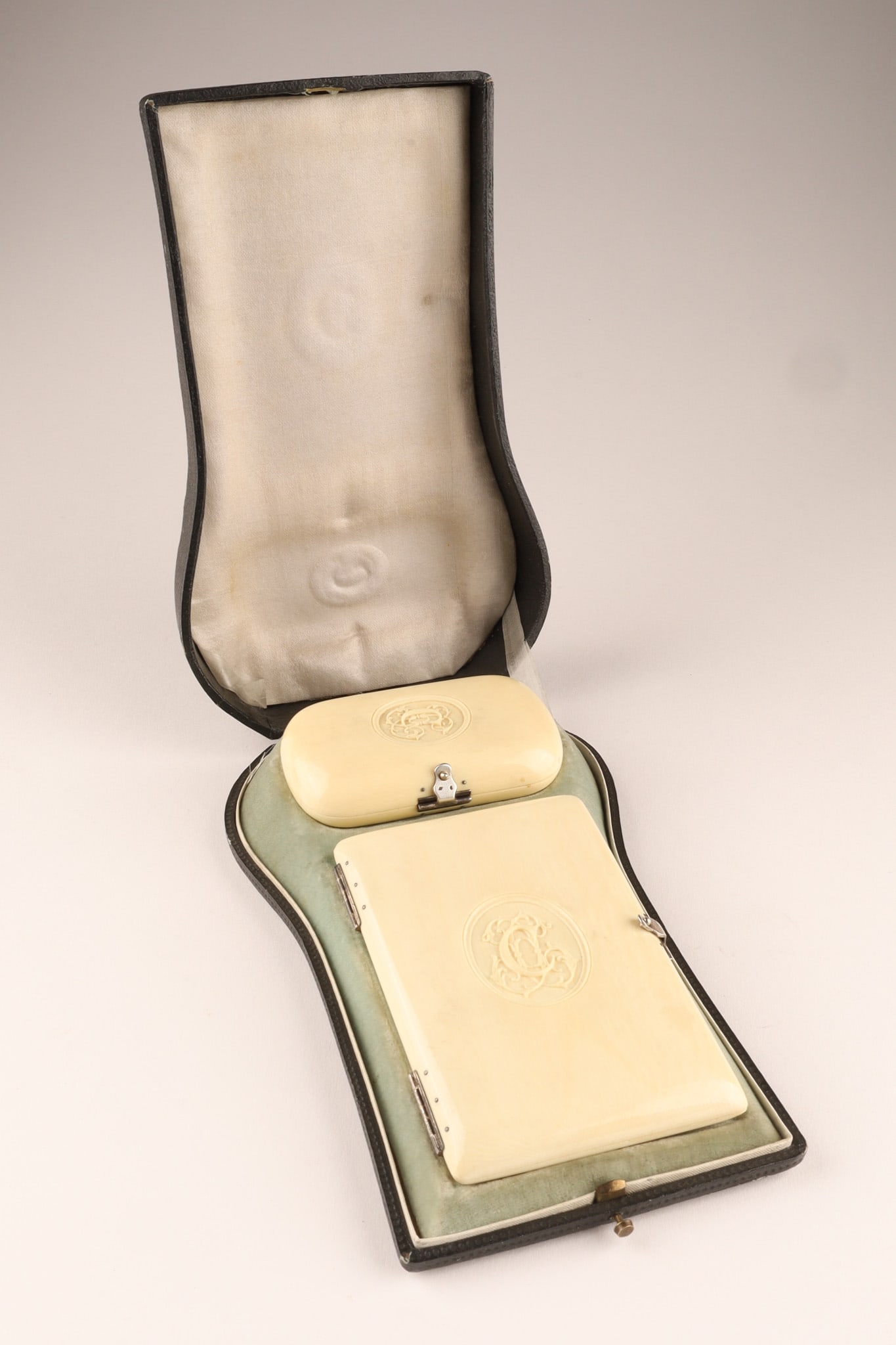 19th C. Carved Calling Card Case and Coin Purse Set (1 of 7)