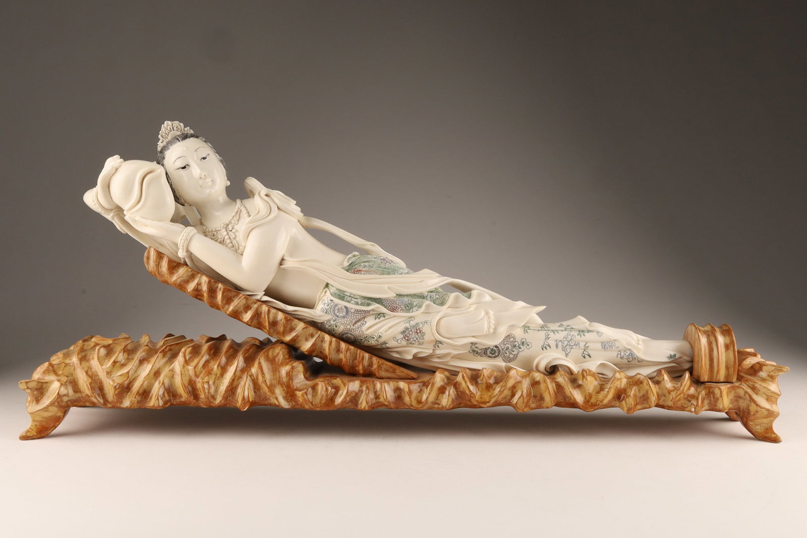 Large Chinese Finely Carved Reclining Guanyin with Peach Signed (1 of 15)