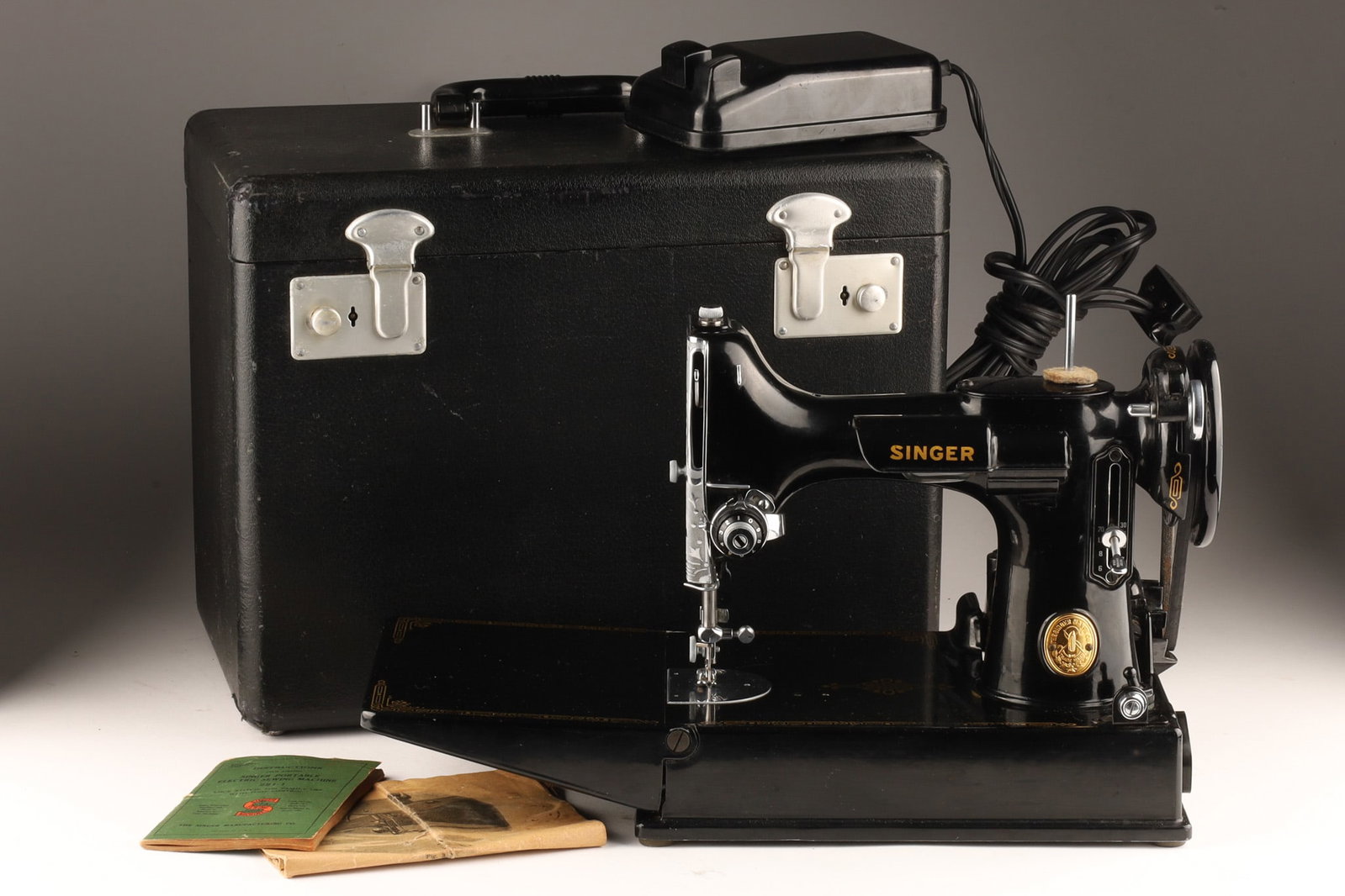 1946 Singer 221 Featherweight Sewing Machine and Accessories (1 of 8)