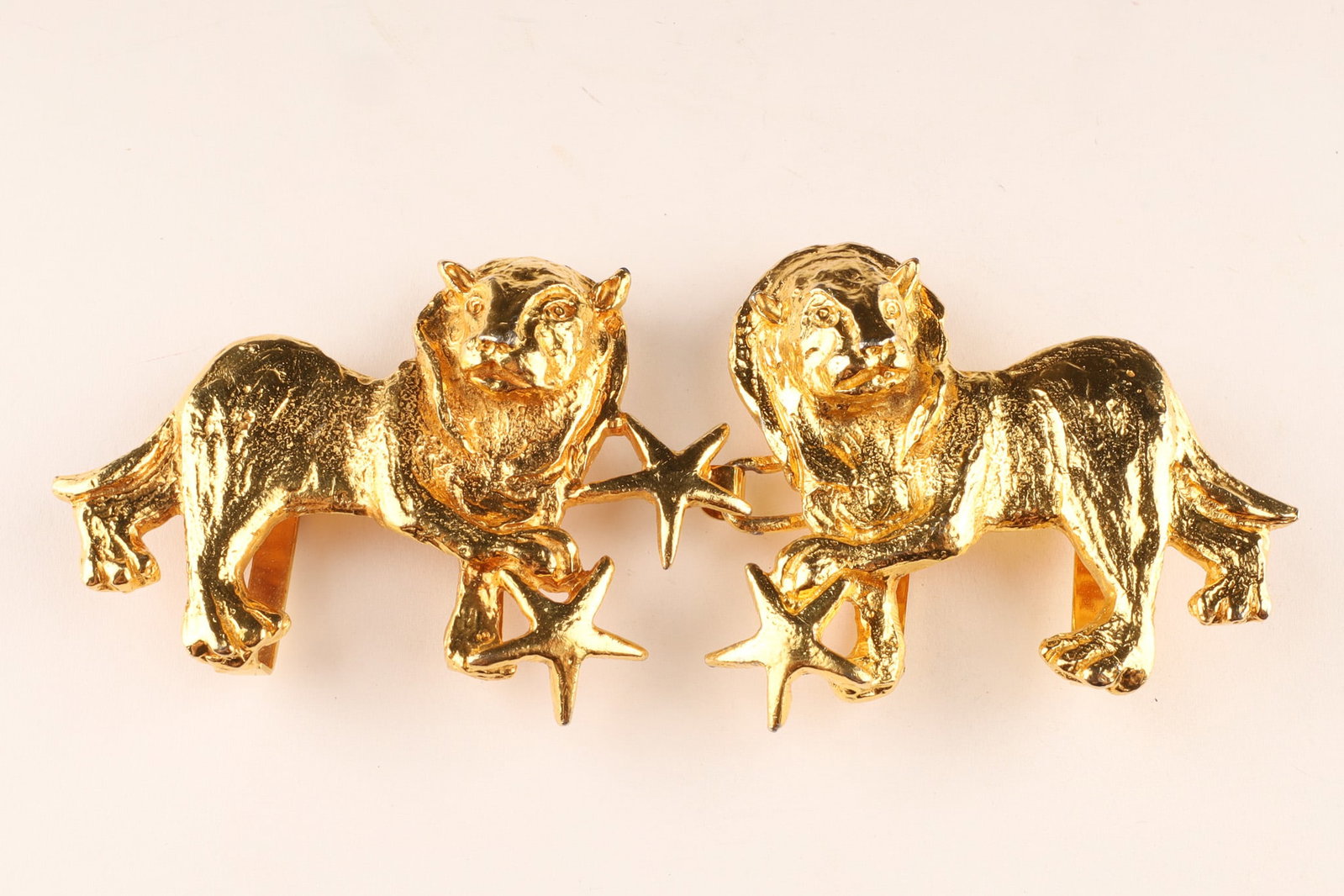 Mimi di N Lion Star Gold Tone Belt Buckle 1972: A vintage two-piece interlocking belt buckle designed by Mimi di Niscemi (Mimi di N) featuring a textured motif of two mirrored lions facing each other, each grasping a multi-pointed star. Marked and 