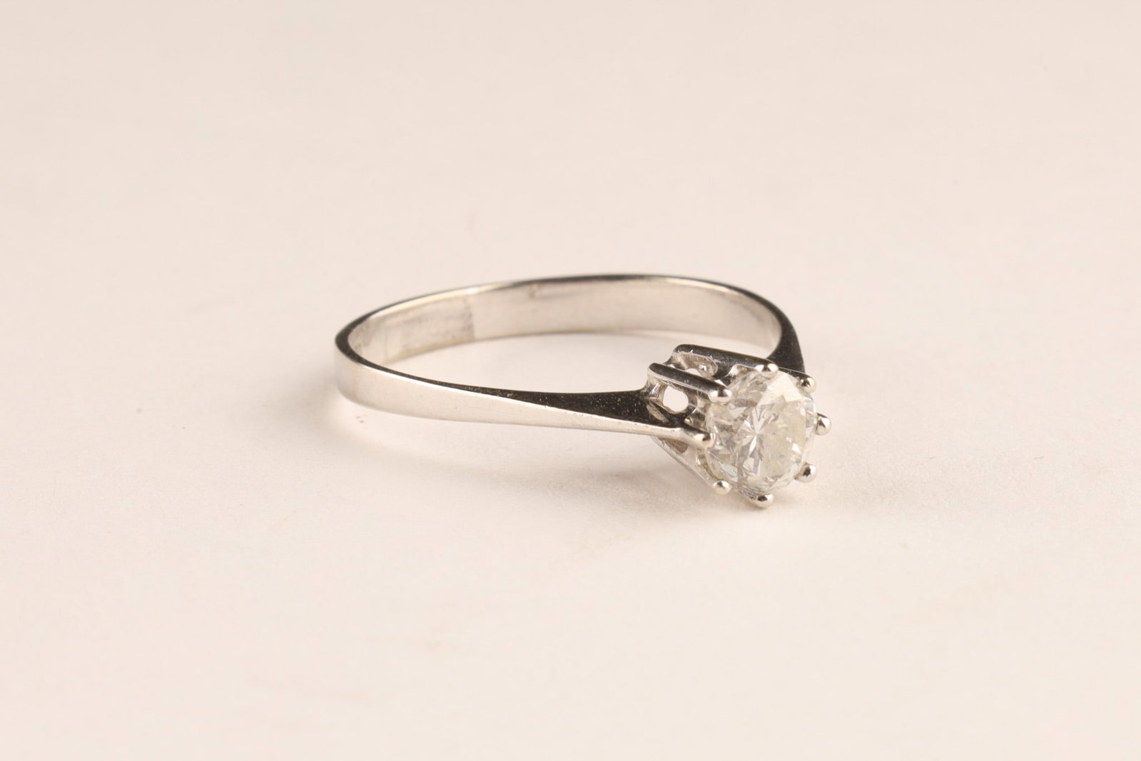 18K White Gold Solitaire Diamond Engagement Ring, Cathedral Setting, Size 9.5 (1 of 9)