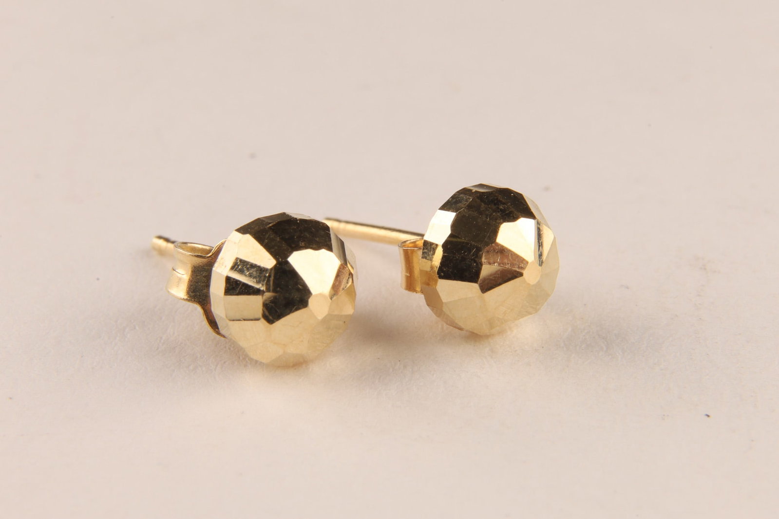 14K Yellow Gold Faceted Dome Stud Earrings: 14K Yellow Gold Faceted Dome Stud Earrings with butterfly backs. Domes measure 5 mm, total weight 0.9 grams