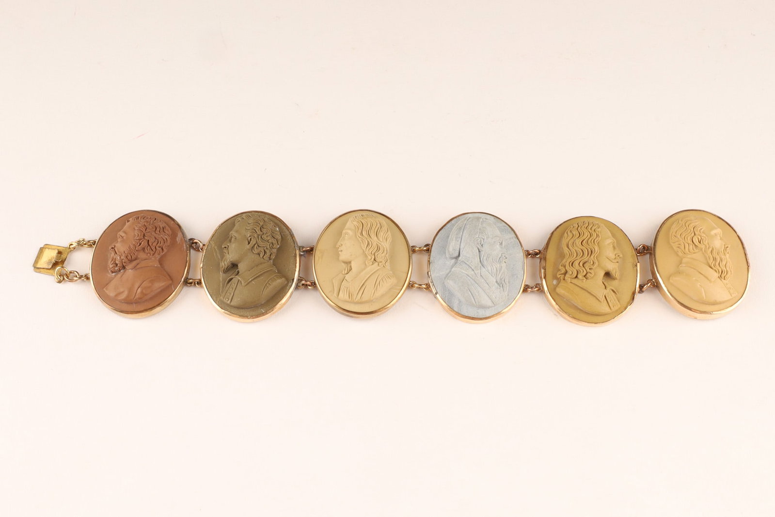 19th C Antique Italian Grand Tour 16K Gold and Lava Cameo Link Bracelet: A 19th C Antique Victorian / Grand Tour hand-carved multicolored lava stone (basalt) from Mount Vesuvius set in 16K gold featuring classical profiles of Italian intellectuals named on reverse of each 