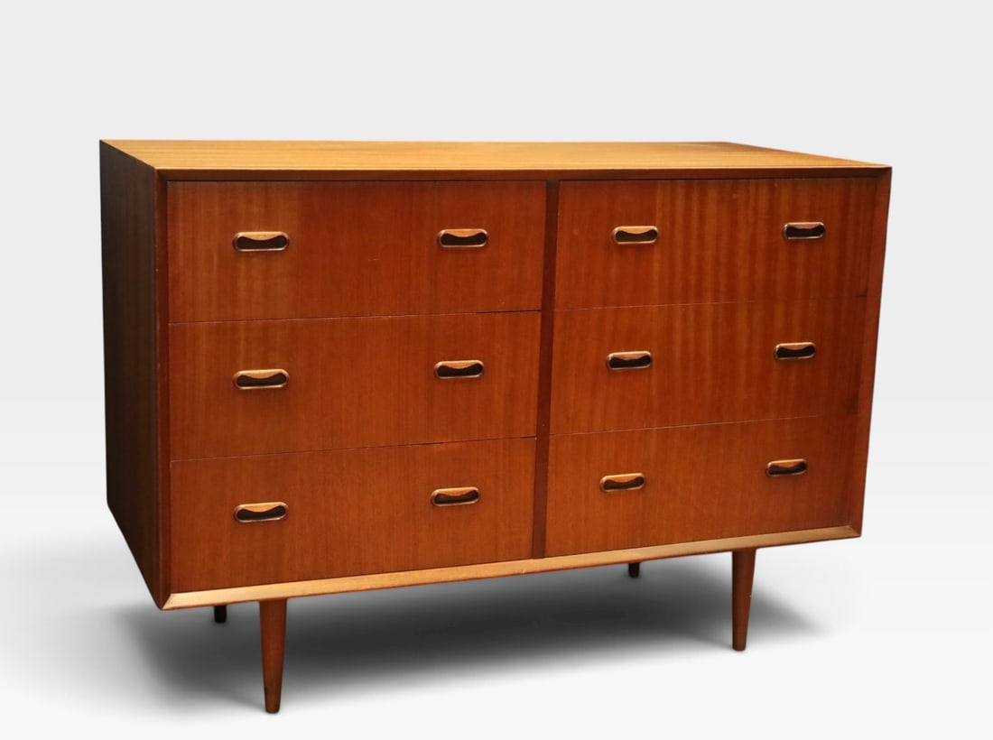 Mid Century Scandinavian / Danish Teak Six Drawer Dresser: Mid Century Danish Teak Six Drawer Dresser with sculpted pulls and tapered legs. 32 H x 21 deep x 45 inches W. Some minor loss to drawer veneer.