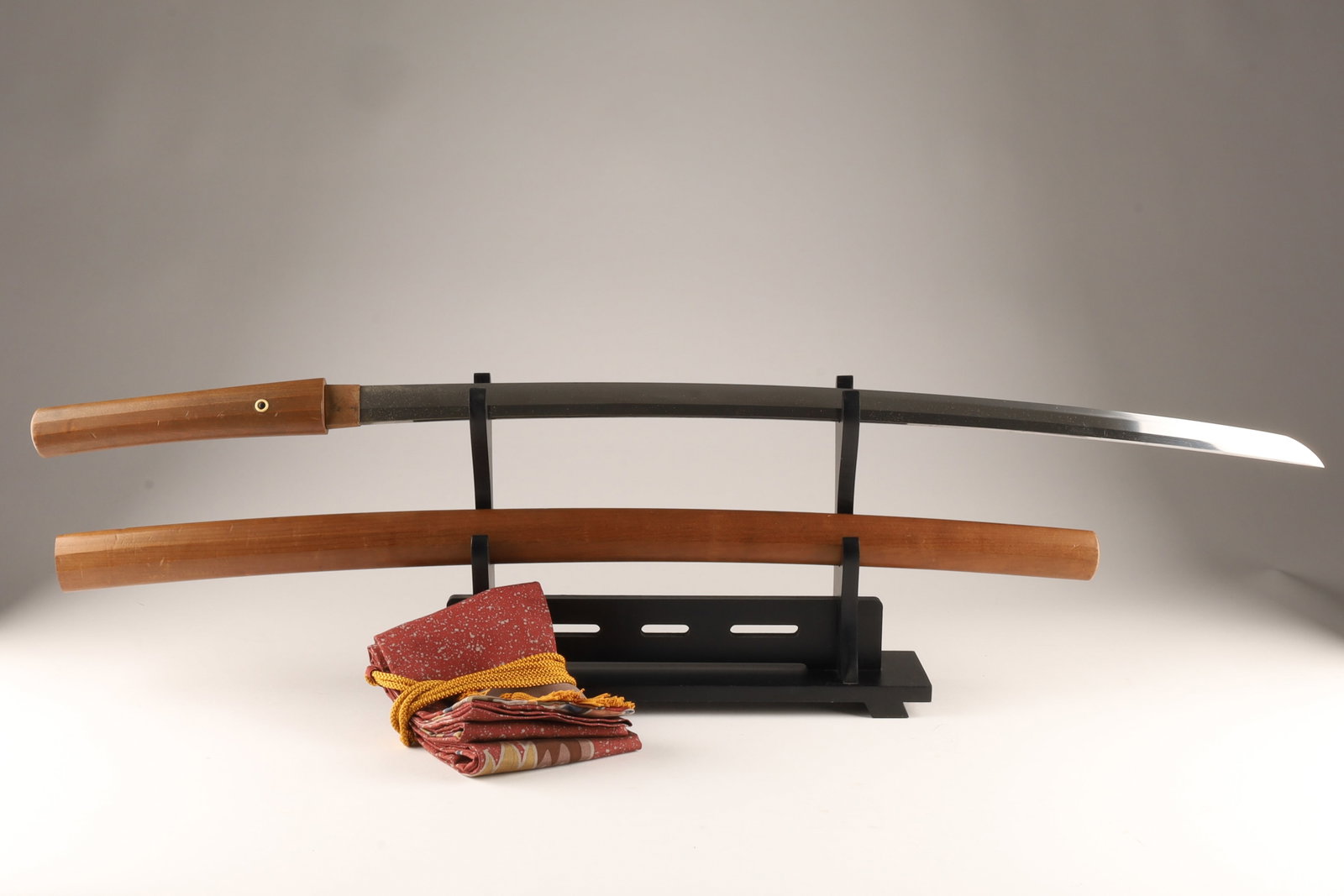 Edo Period Japanese Samurai Long Katana Kunikane in Shirasaya: Edo Kanbun era (April 1661 to September 1673) long katana in shirasaya. Fujiwara Kunikane refers to a famous lineage of Japanese swordsmiths from the Sendai domain in Oahu, Rikuzen province, spanning 