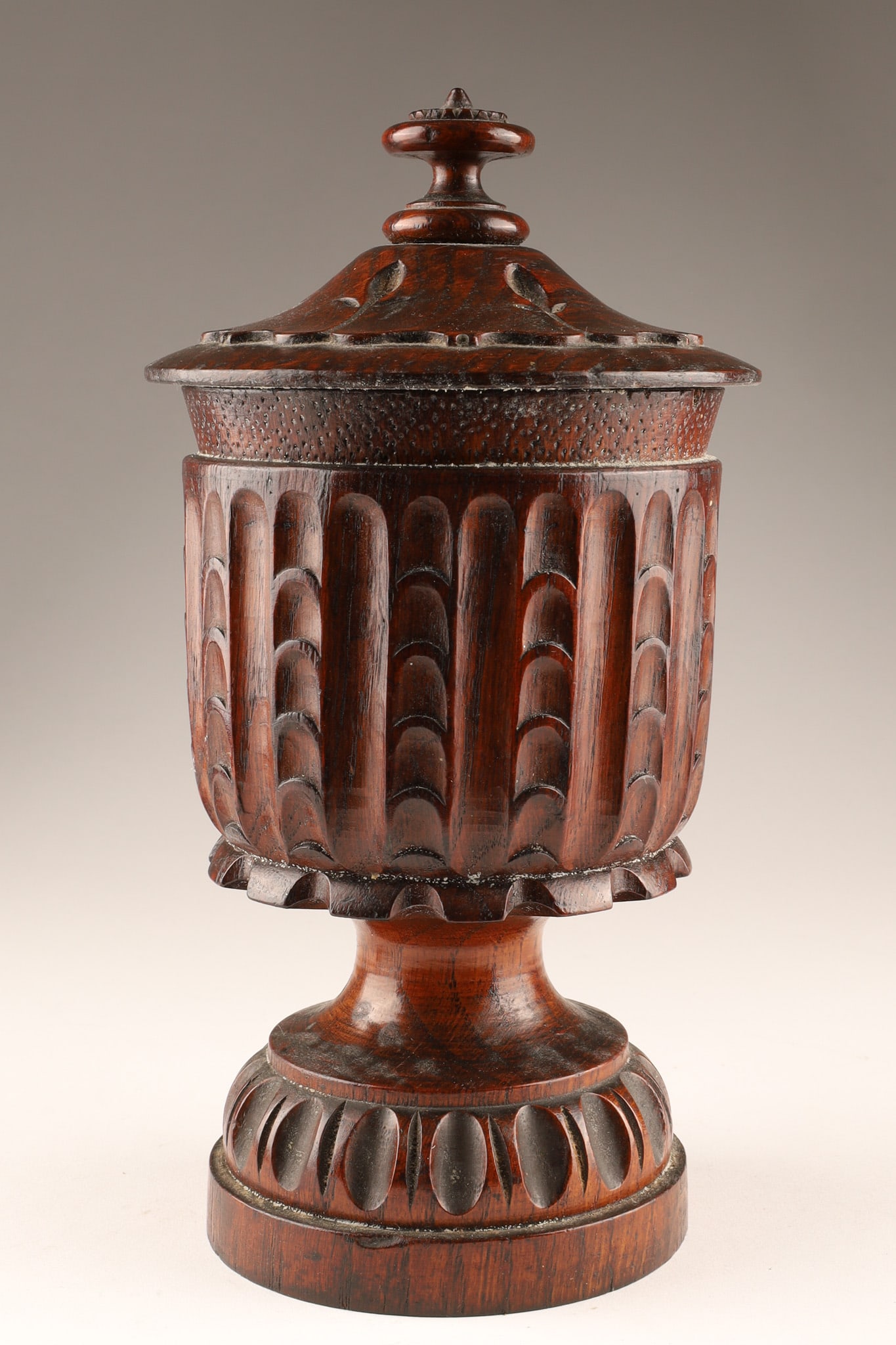 Antique 19th C English Regency Carved Treen Mahogany Humidor Urn: Antique 19th century English Regency carved treen mahogany urn, with interior lead lining and internal cover. It measures approximately 9.5 inches tall x 5 inches in diameter. The piece features a flu