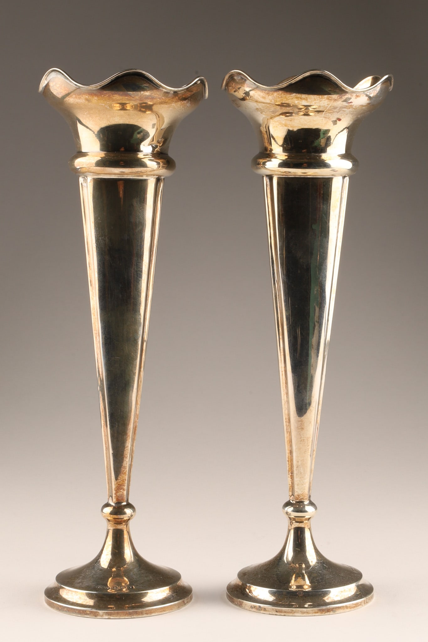 Pair Antique British Sterling Silver Trumpet Vases, Saunders and Shepherd, Birmingham 1920 (1 of 6)