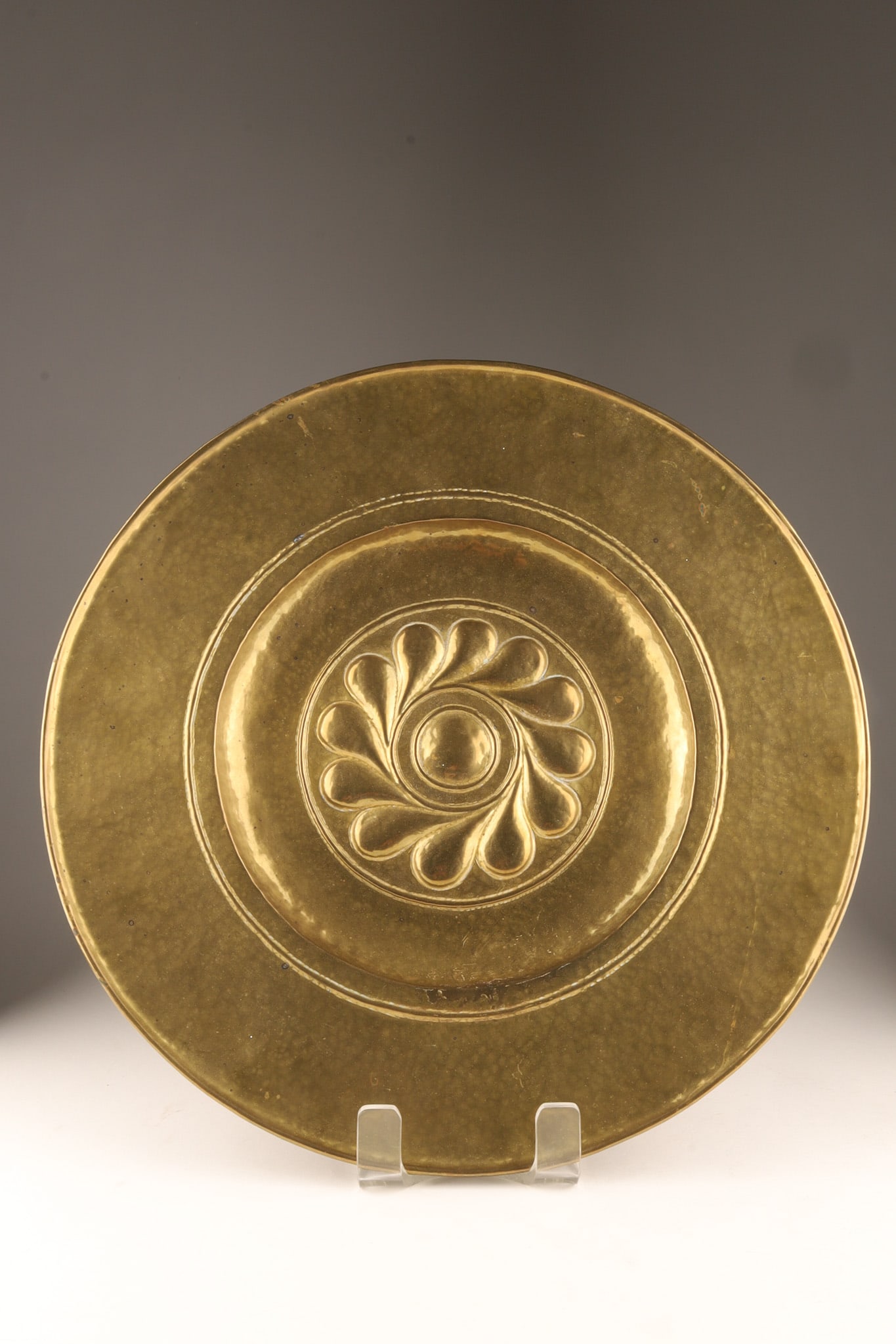 Paul Beau Montreal Arts and Crafts Hand-Hammered Brass Plate 18 inches: Paul Beau Montreal Arts and Crafts Hand-Hammered Brass Plate featuring a circular swirling tear drop pattern in the centre, in the style of a German alms dish. Measuring 18 inches diameter.