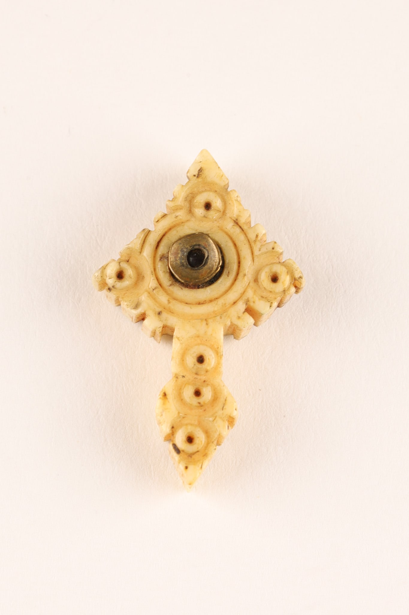 Antique Hand Carved Stanhope Cross Pendant: An antique hand carved Stanhope cross pendant with a micro-photographic optical viewer embedded in the center. Featuring two saints and a chateau, Ste Jeanne de Chantal and St Francois de Sales, Chate