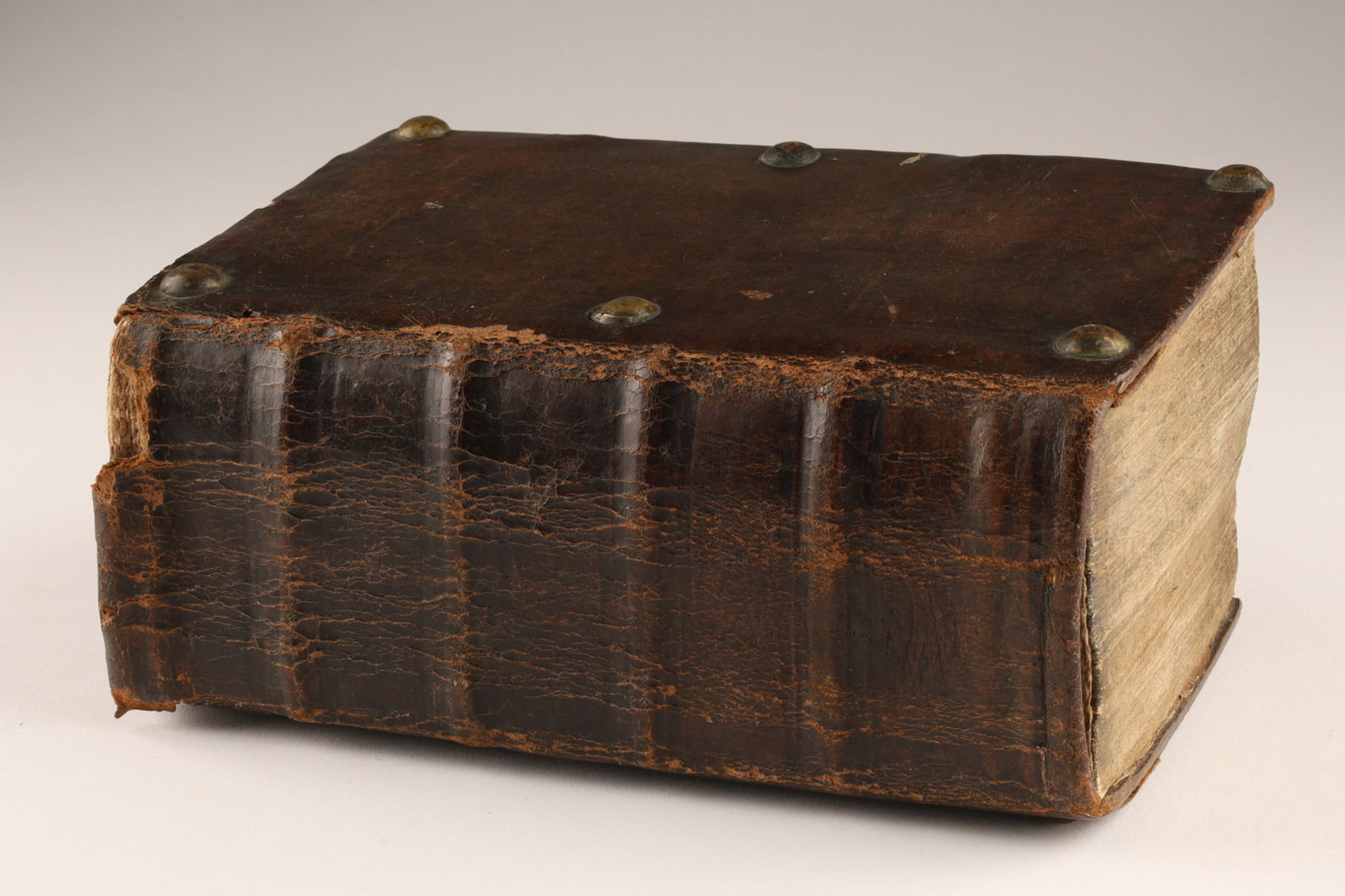 1765 Marthin Luther German Bible, Heinrich Ludwig Bronner, Frankfurt: An 18th century antique German Protestant Bible featuring the landmark translation of D. Martin Luther. Printed in 1765 under the supervision of the Ministry of Frankfurt am Main. Features a copperpla