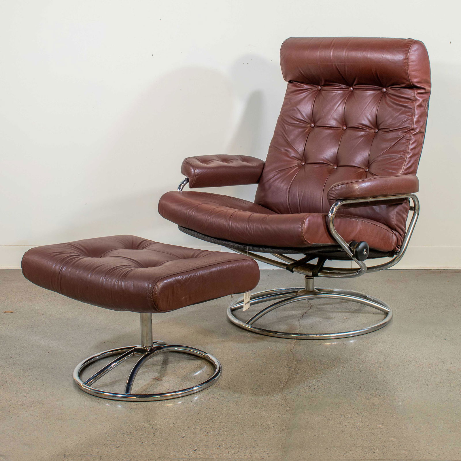 Ekornes Leather Lounge Chair (Norwegian, Mid-century) (1 of 2)