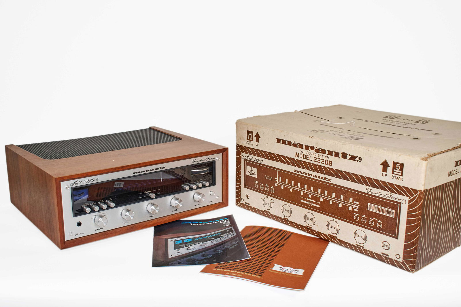 Marantz Model 2220B Receiver. (1 of 2)