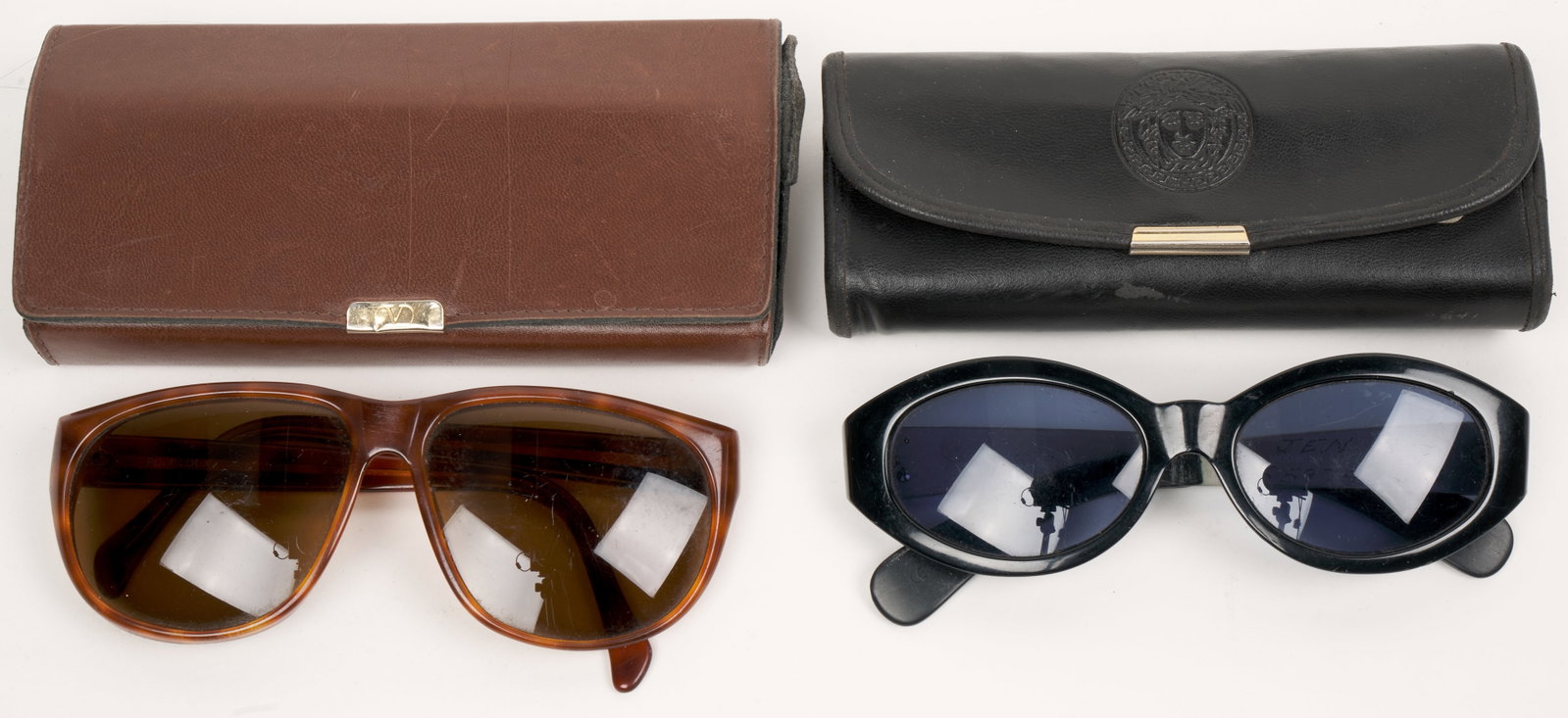 Sunglasses Vintage: Two pairs.