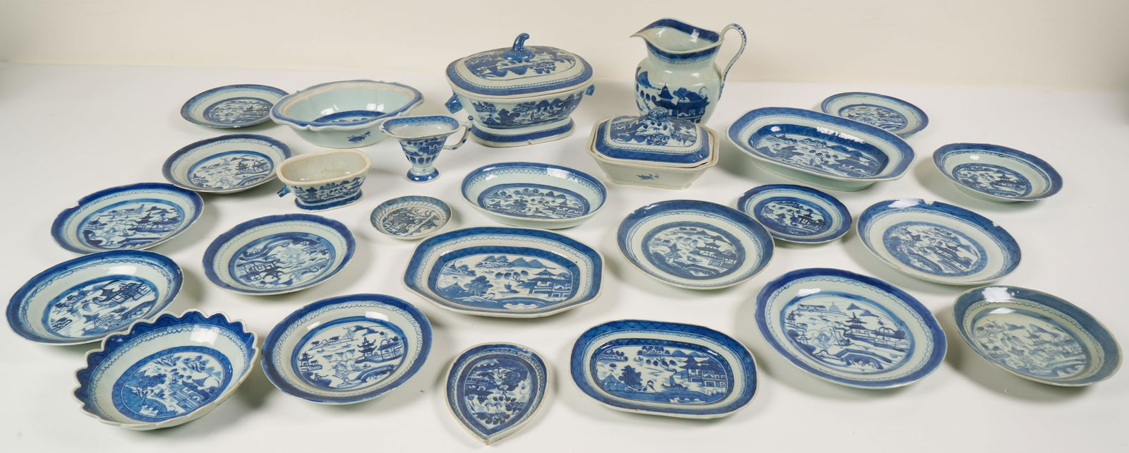 Chinese Export Porcelain Canton (19th Century) (1 of 2)