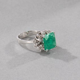 14k White Gold Emerald and Diamond Ring