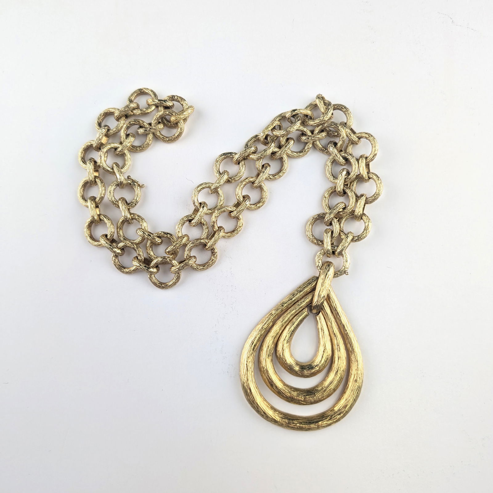 18k Yellow Gold Chain With Concentric Tear Drop Pendant (1 of 8)