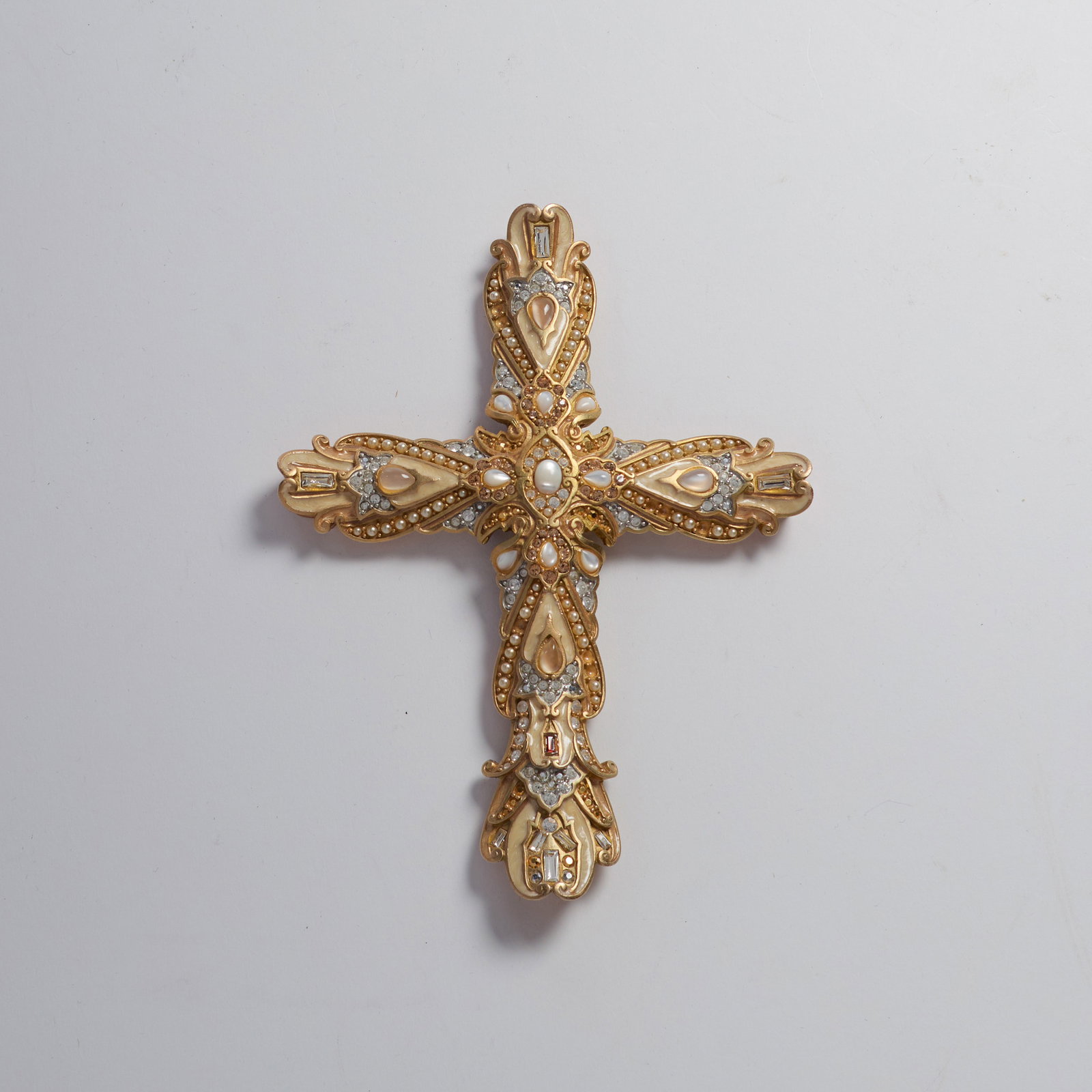 Jay Strongwater (Rhode Island): "Angelique." Alternate color. An embellished and enameled cross objet. From the "Palais Russe" collection. A light color scheme. In original box. 6 1/4 x 4 3/4