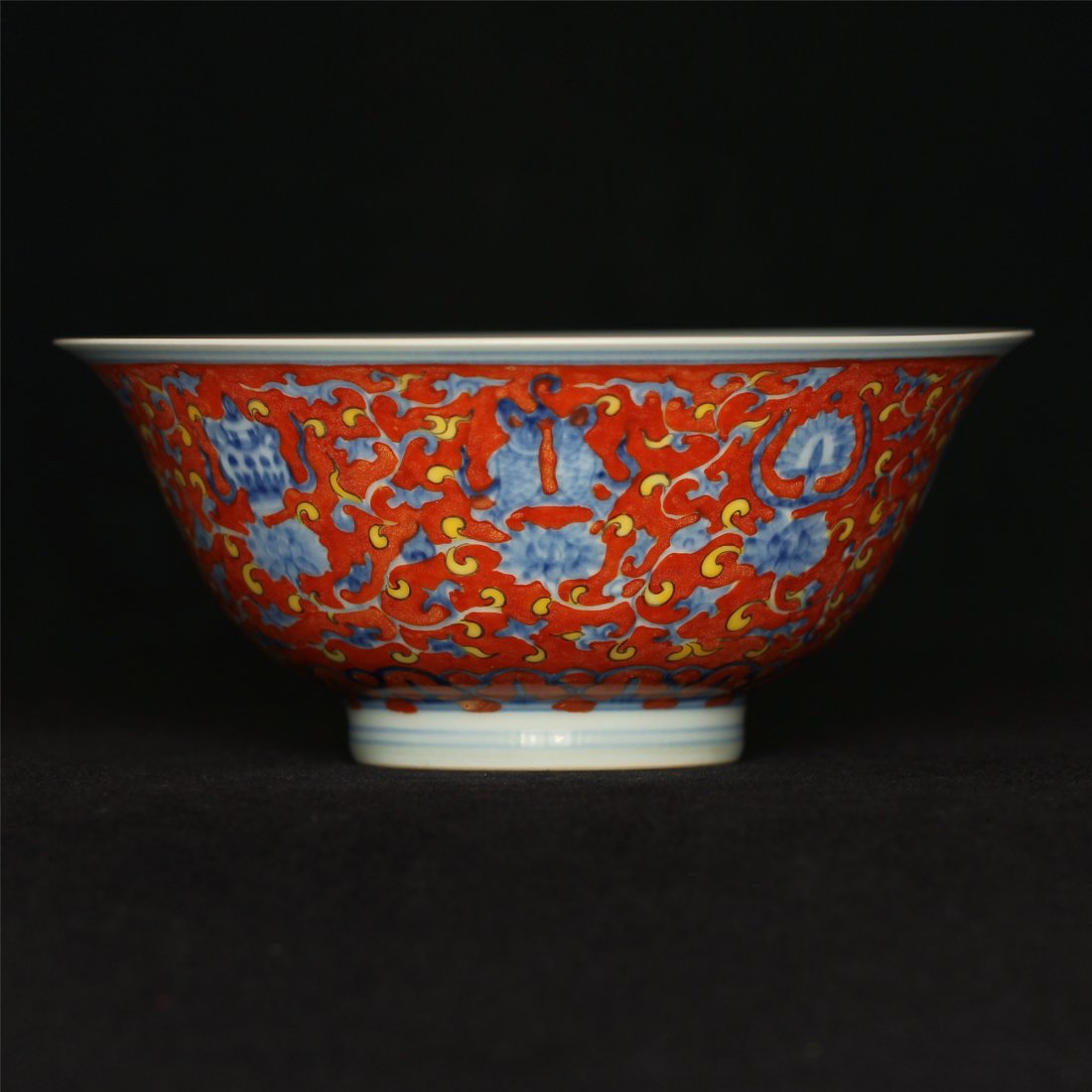 Blue and white & red color porcelain bowl of Ming: Blue and white & red color porcelain bowl of Ming Dynasty ChengHua mark. Measure(inch), Height: 2-5/8 , Diameter: 6-1/4 .