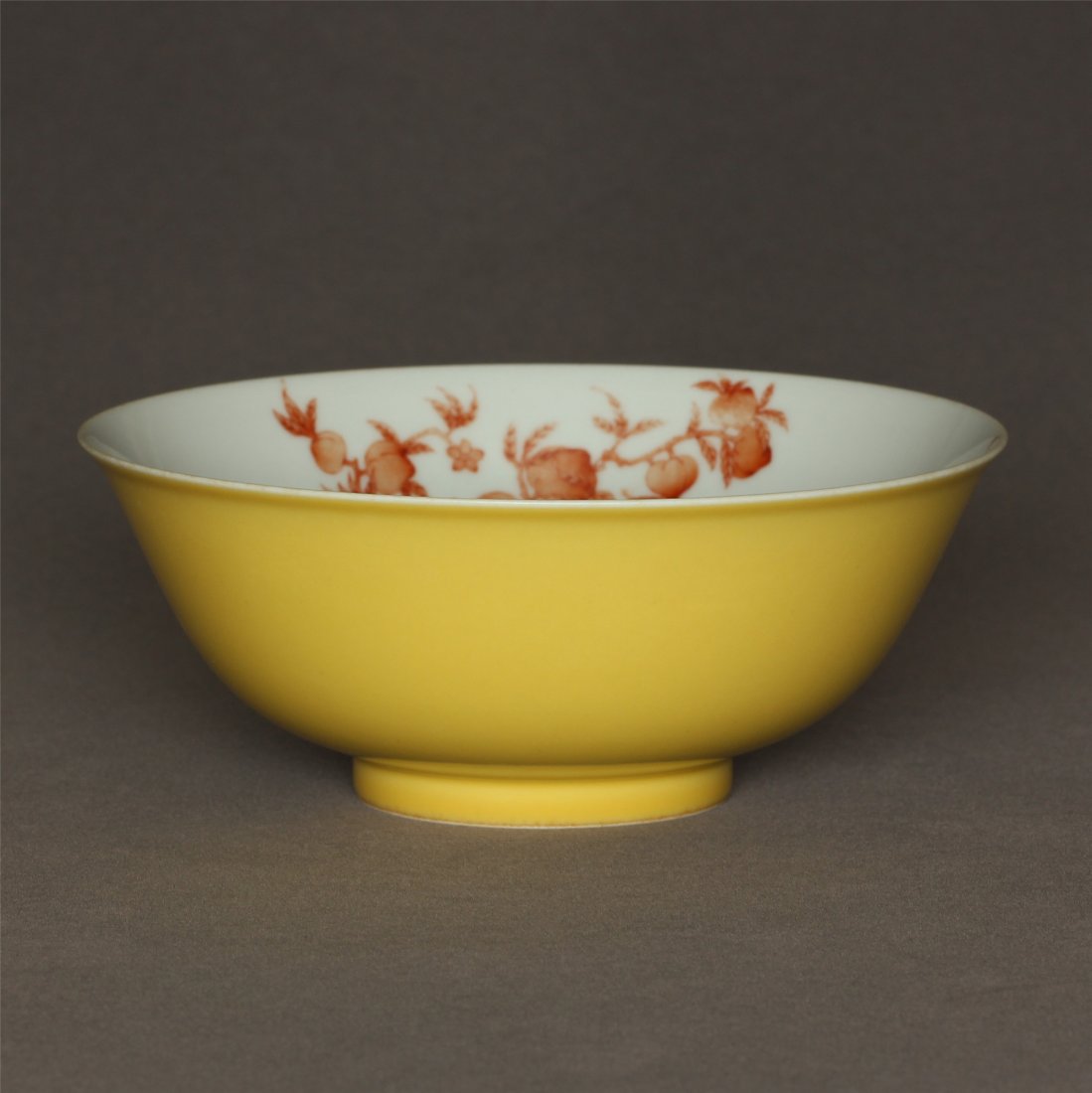 Yellow glaze red color bowl of Qing Dynasty QianLong (1 of 10)
