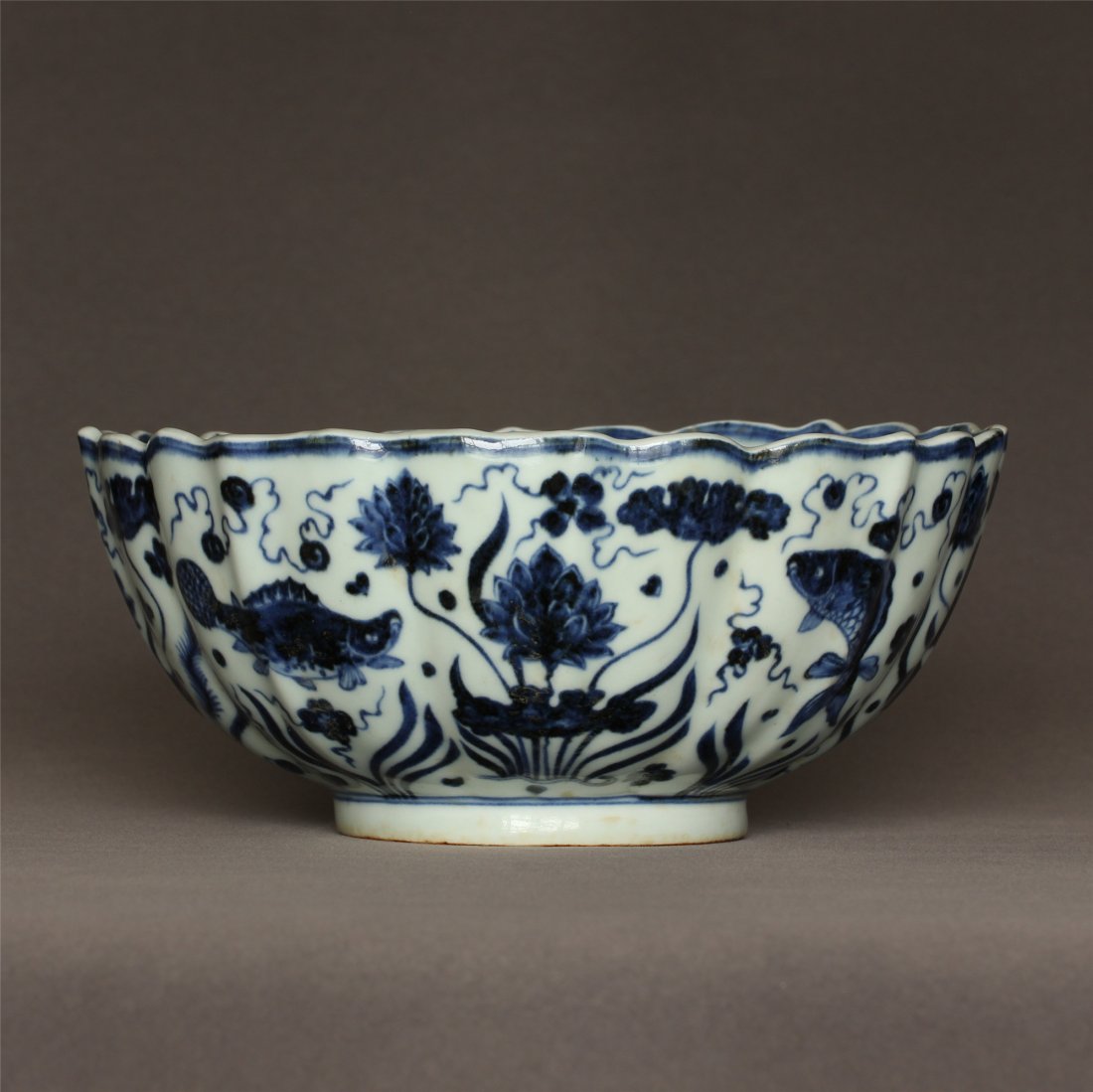 Blue and white porcelain bowl of Ming Dynasty XuanDe: Blue and white porcelain bowl of Ming Dynasty XuanDe mark. Measure(inch), Height: 3-1/2, Diameter: 8 .