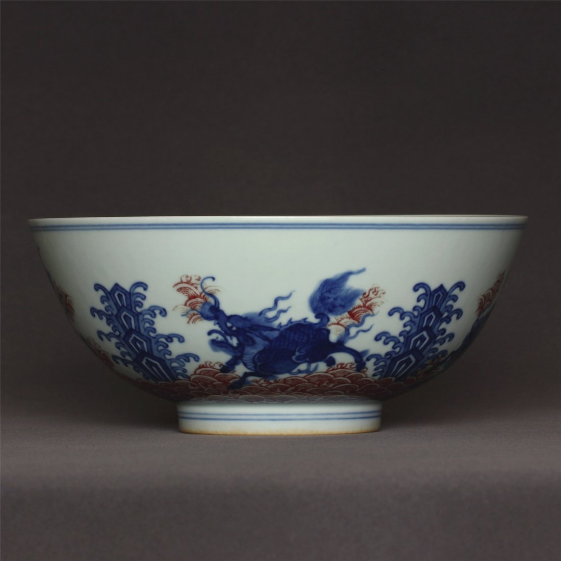 Blue and white & underglaze red porcelain bowl of Qing (1 of 10)