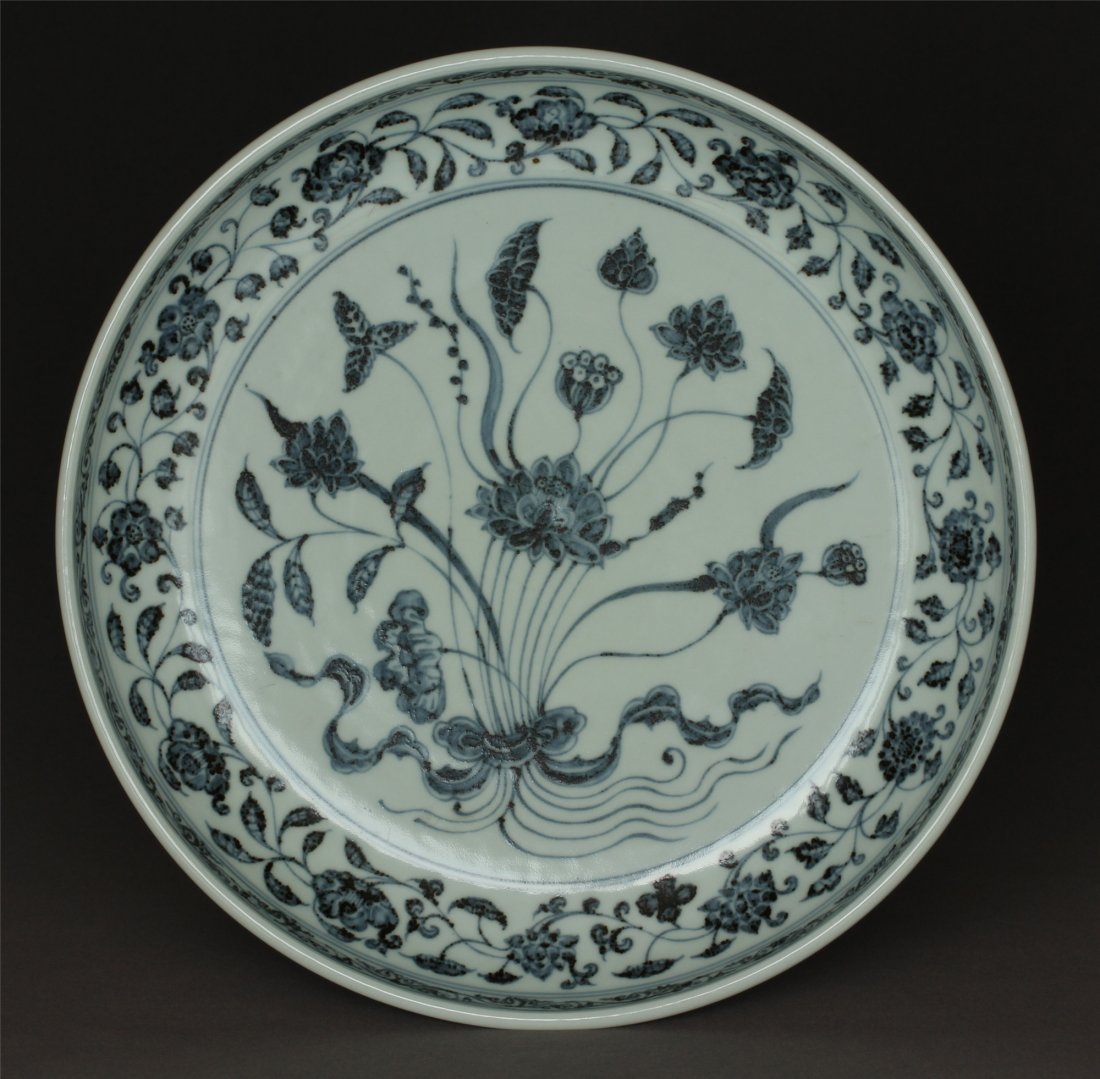 Blue and white porcelain plate Ming HongWu Dynasty.: Blue and white porcelain plate Ming HongWu Dynasty. Measure(inch), Height: 1-3/4 , Diameter: 12-1/4 .