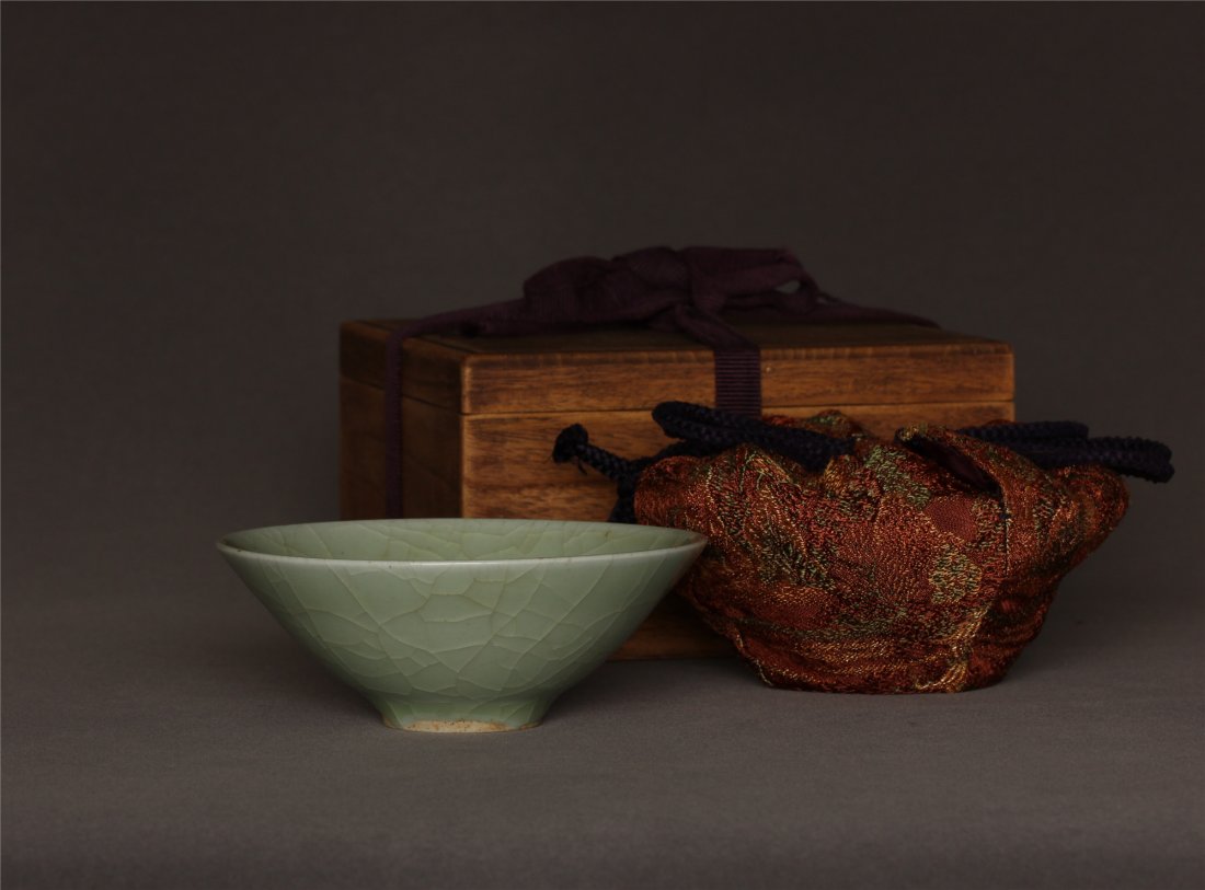 Bean Green Glaze Porcelain Bowl of Ming Dynasty (1 of 10)