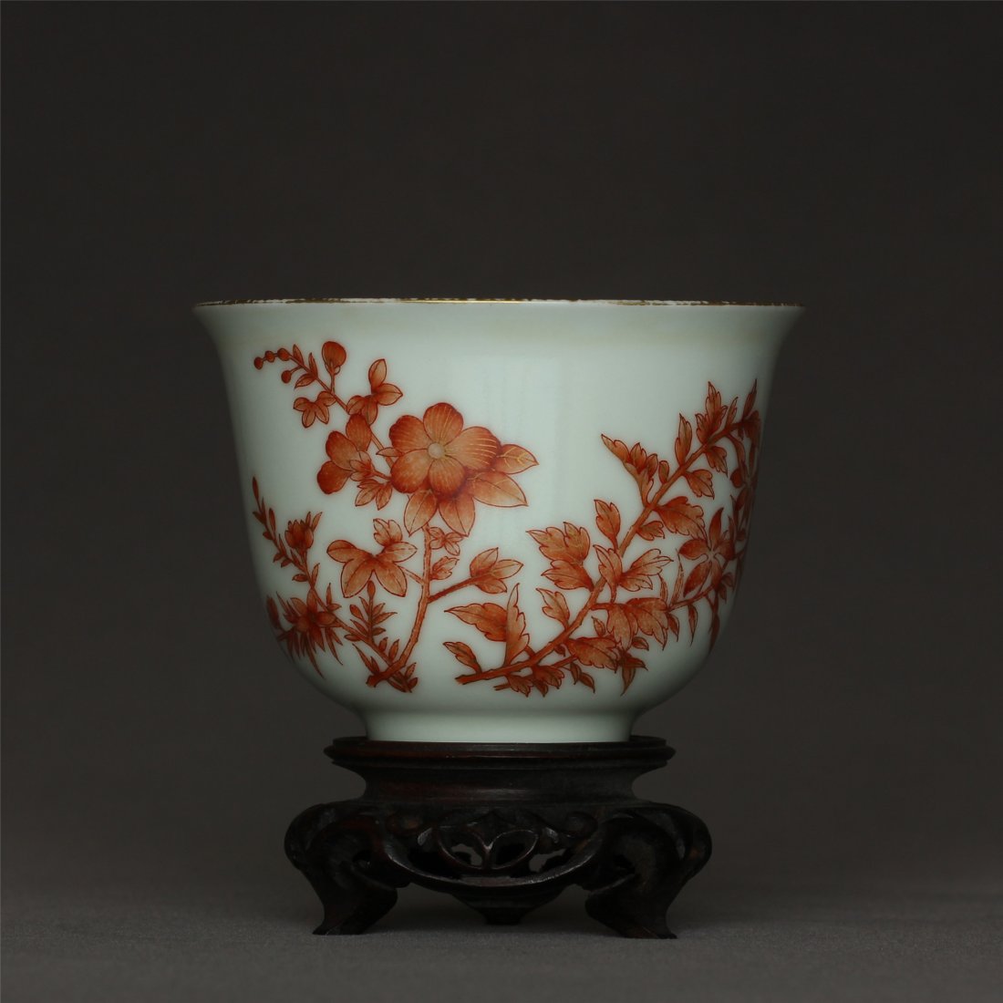 Red color gilt porcelain cup of Qing Dynasty YongZheng: Red color gilt porcelain cup of Qing Dynasty YongZheng mark,with base. Cup measure(inch), Height: 2-1/2 , Diameter: 3-3/8 .