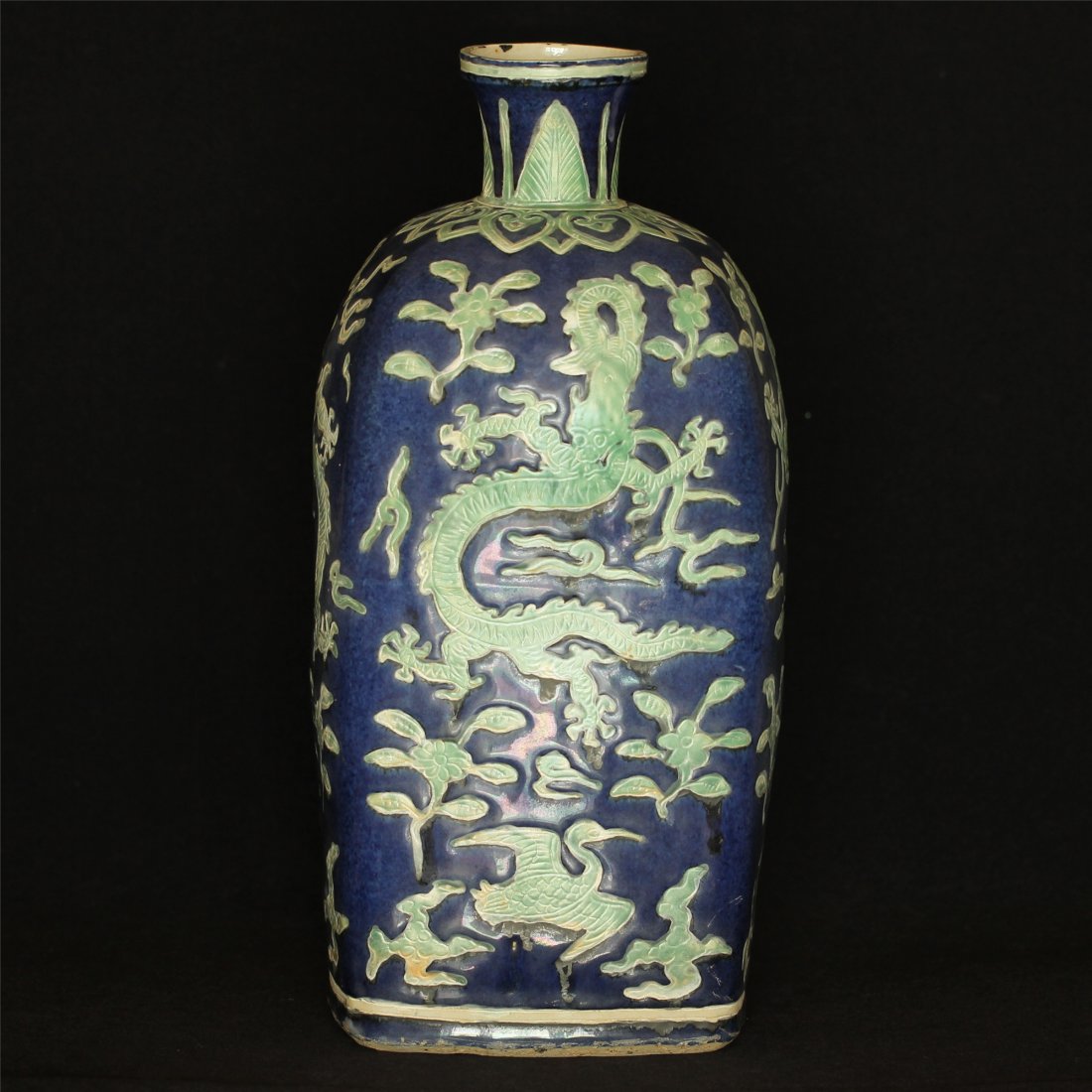 Color porcelain Vase of Ming Dynasty WanLi mark .: Color porcelain Vase of Ming Dynasty WanLi mark . Measure(inch), Height: 12-7/8, Length: 6-1/4 , Width: 6-1/4 .