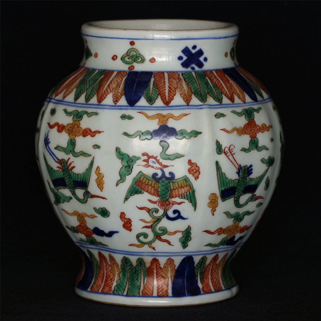 Blue and white & color porcelain jar of Ming Dynasty: Blue and white & color porcelain jar of Ming Dynasty WanLi mark. Measure(inch), Height: 7 , Diameter: 6-1/2 .