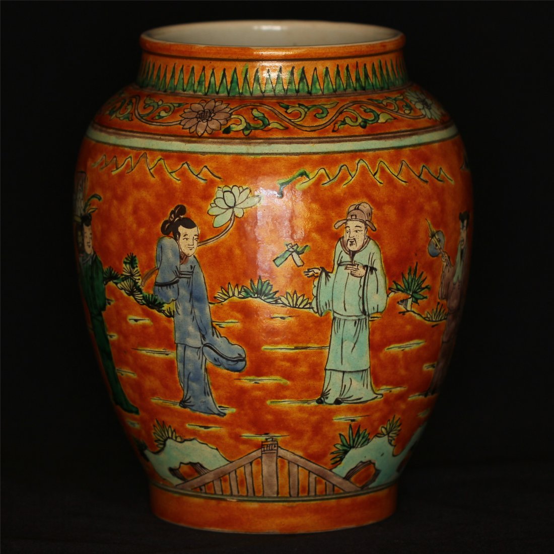 Color porcelain jar of Ming Dynasty WanLi mark .: Color porcelain jar of Ming Dynasty WanLi mark . Measure(inch), Height: 10-1/4, Diameter: 8-5/8 .