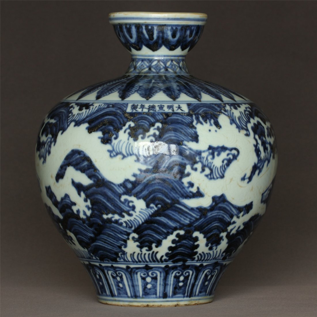 Blue and white porcelain jar of Ming Dynasty XuanDe: Blue and white porcelain jar of Ming Dynasty XuanDe mark. Measure(inch), Height: 9-1/4 , Diameter: 7-3/4 .