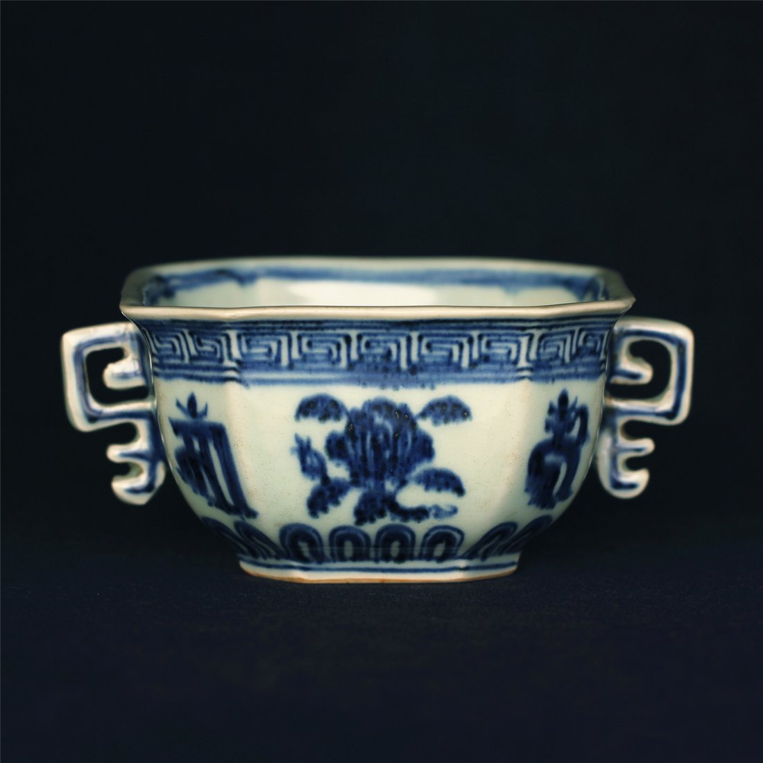 Blue and white porcelain bowl of Ming Dynasty XuanDe: Blue and white porcelain bowl of Ming Dynasty XuanDe mark. Measure(inch),Height: 2-1/2, Length: 4-1/4 , Width: 4-1/4 .