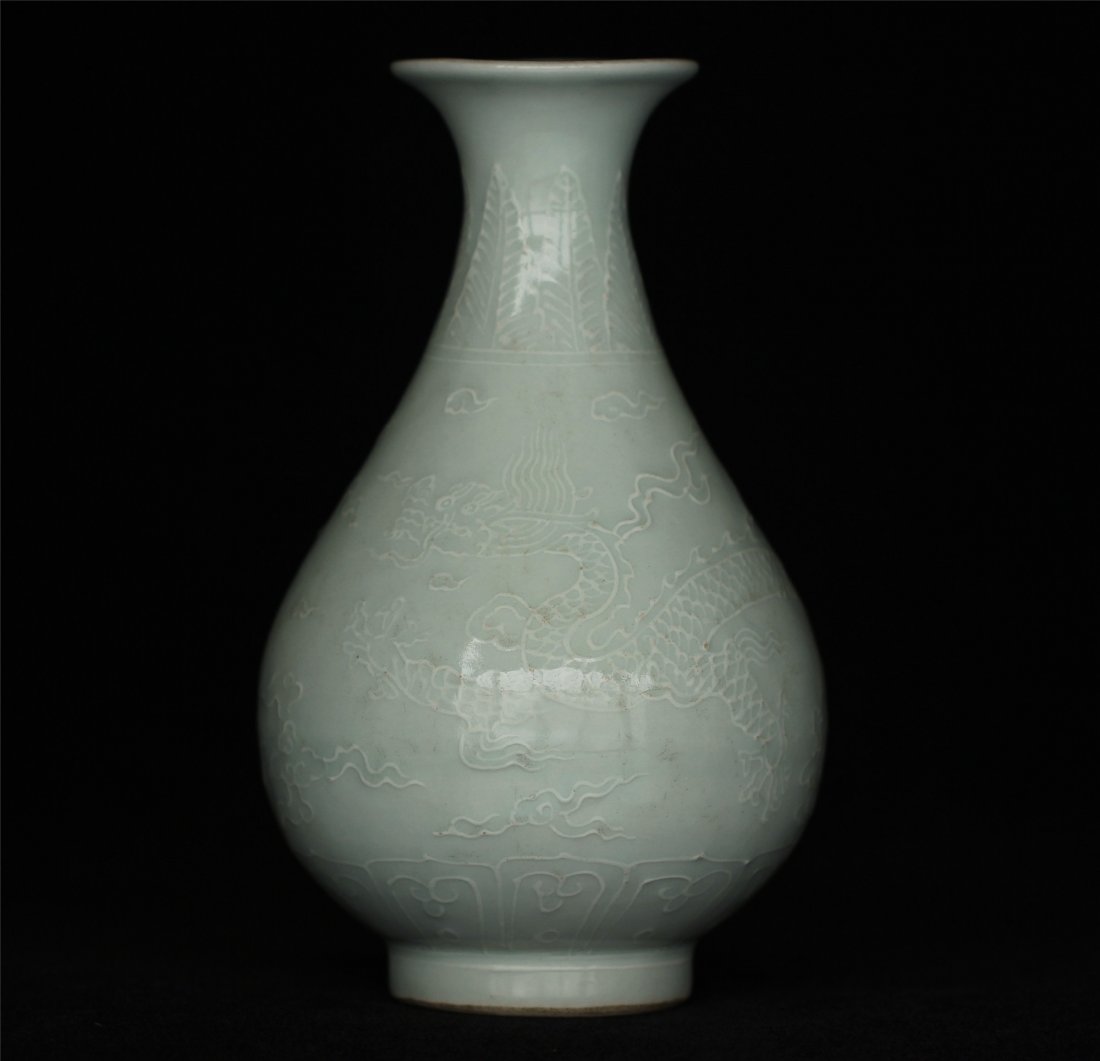 Glaze carving Vase of Ming Dynasty YongLe mark.: Glaze carving Vase of Ming Dynasty YongLe mark. Measure(inch), Height: 7, Diameter: 4-1/4.