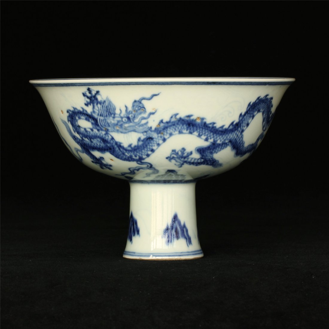 Blue and white porcelain chalice of Ming Dynasty XuanDe: Blue and white porcelain chalice of Ming Dynasty XuanDe mark. Measure(inch), Height:4-1/2, Diameter: 6-5/8 .