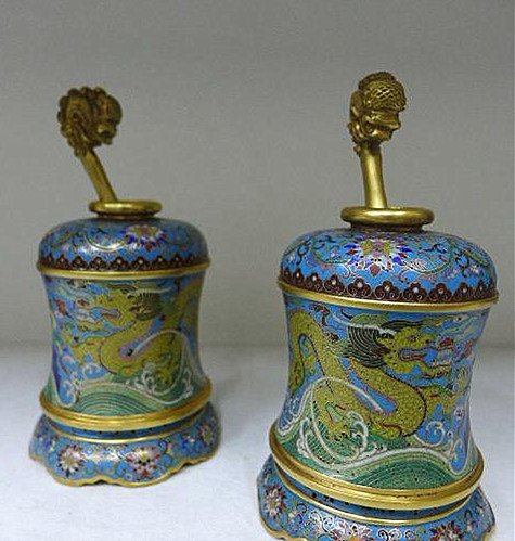 Chinese antique one pair of cloisonne cups: Chinese antique one pair of cloisonne cups. Measure: 7 1/2 " Height, 3 7/8" Diameter