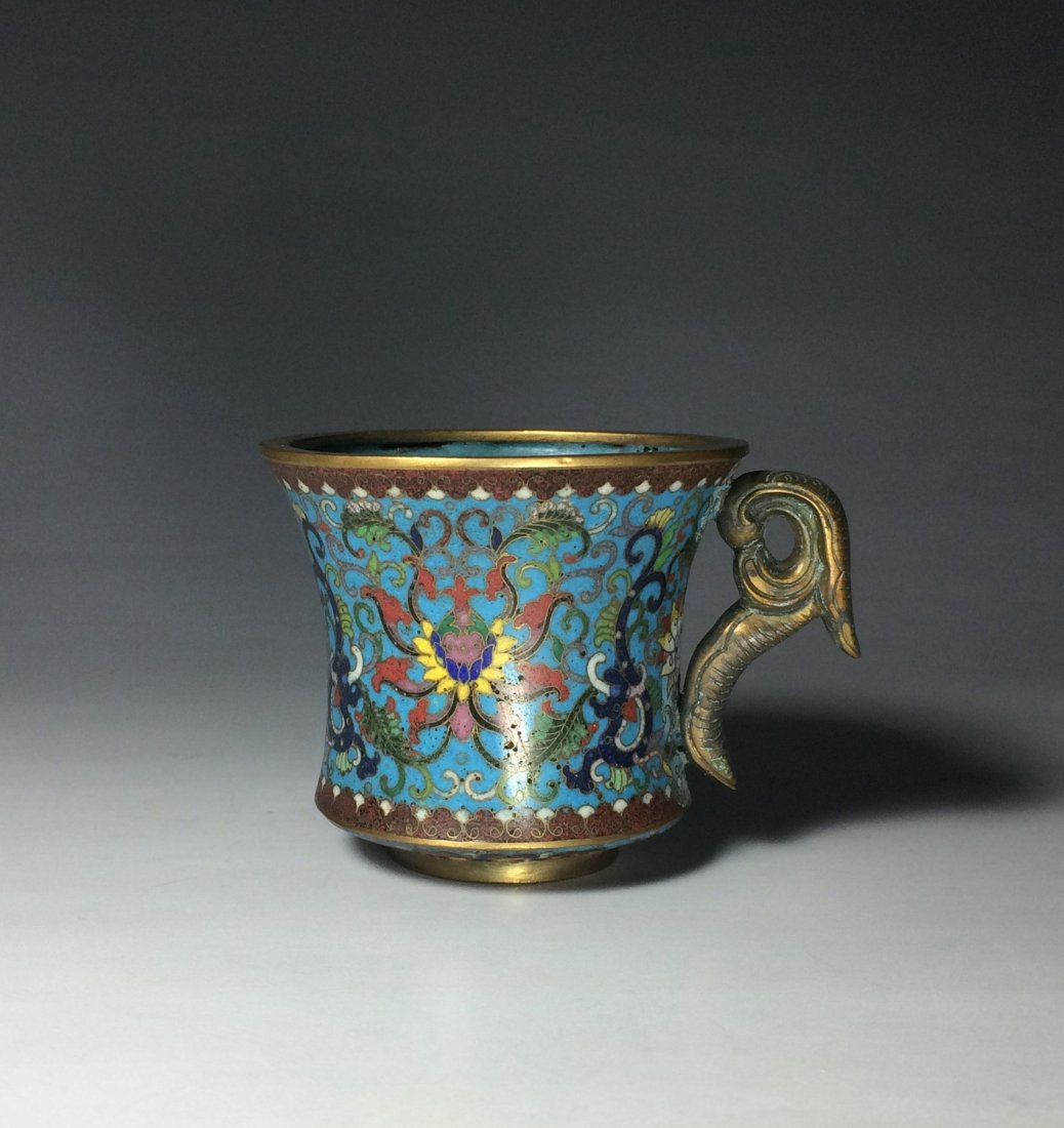 Chinese antique cloisonne cup: Chinese antique cloisonne cup. Measure: 2 1/2" Height, 3 " Diameter