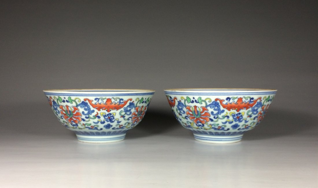 Chinese Antique a pair Dou Cai Porcelain Bat Bowls: Chinese Antique a pair Dou Cai Porcelain Bat Bowls. Measure: 2 5/8" Height, 5 5/8" Diameter