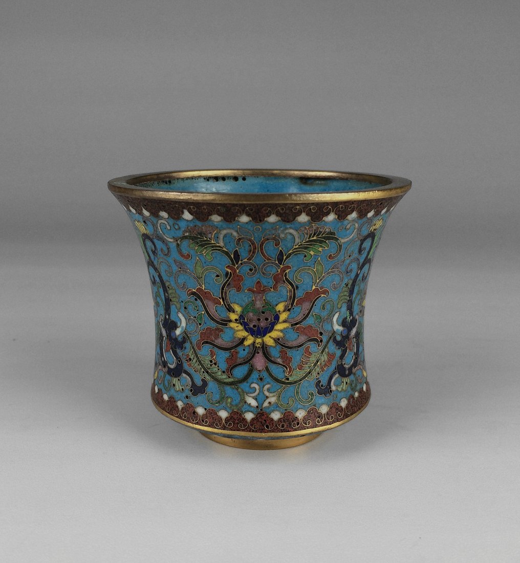 Chinese antique cloisonne cup: Chinese antique cloisonne cup. Measure: 2 5/8" Height, 3 " Diameter