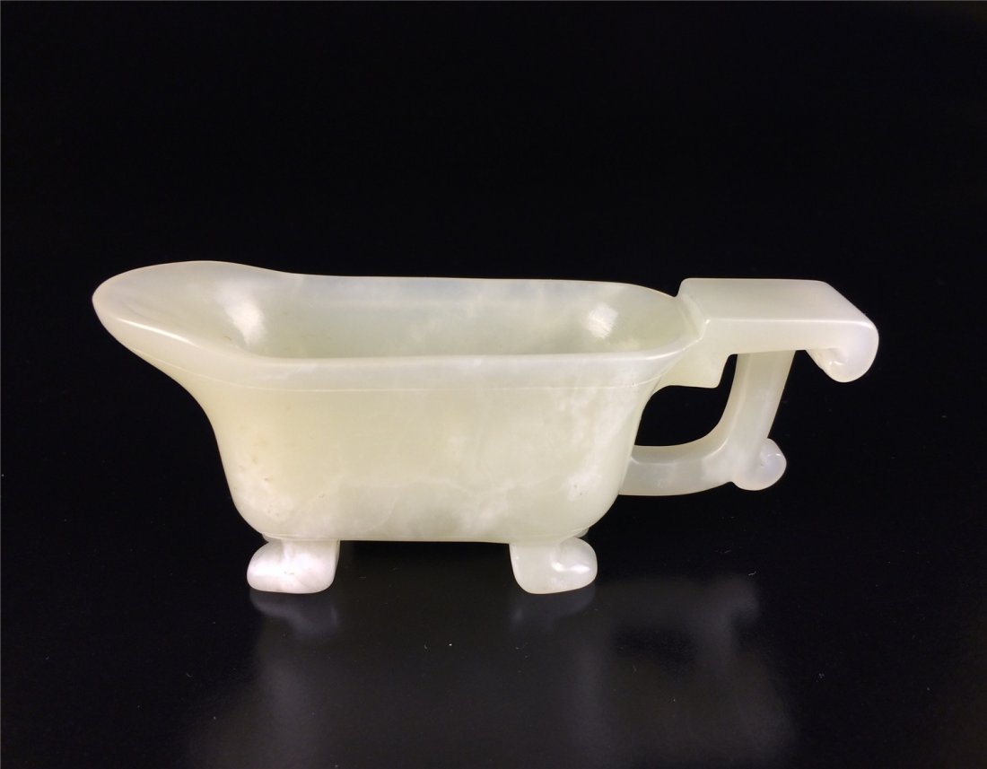 Chinese carved cyan white jade Chalice: Chinese carved cyan white jade Chalice, Measure(mm): 107 x 41 x 31 , Weight : 104 g