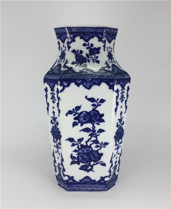 Chinese antique blue and white porcelain square vase.: Chinese antique blue and white porcelain square vase. Measure: 12-1/4" Height, 6" Length, 6" Width
