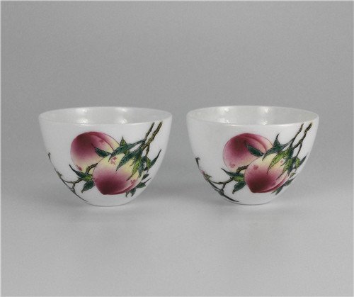 Chinese antique one pair of famille porcelain cups.: Chinese antique one pair of famille porcelain cups. Each Measure: 1-3/4" Height, 2-5/8" Diameter