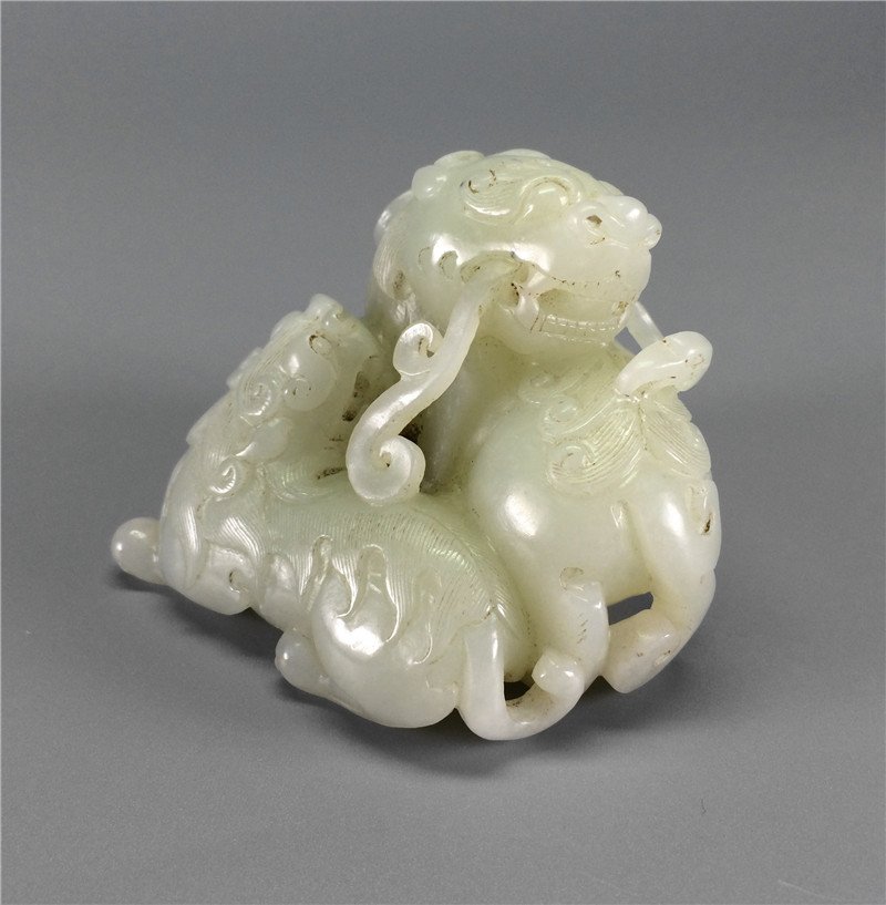 Chinese antique white jade carved two lions (1 of 10)