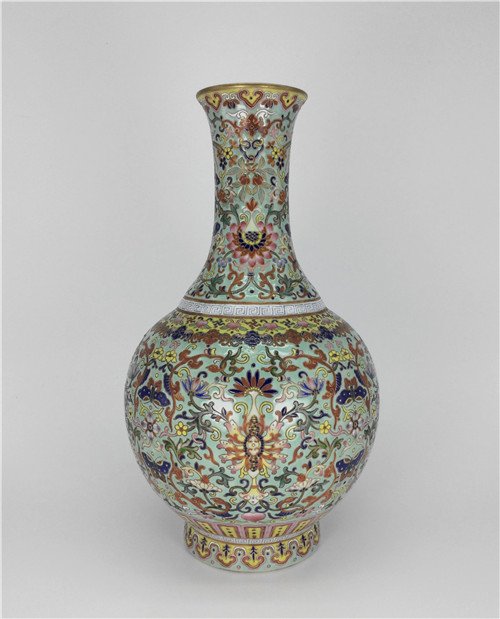 Qing Dynasty "QianLong" exquisite enamel porcelain vase (1 of 10)