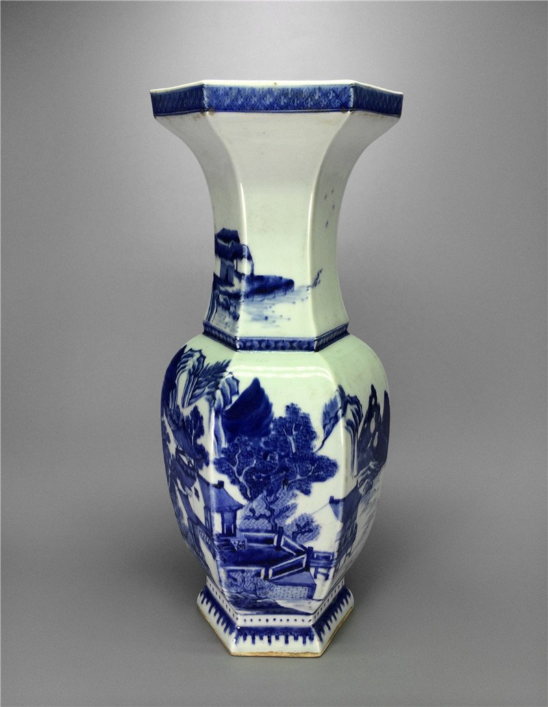 Qing Dynasty "QianLong" blue and white large porcelain (1 of 10)